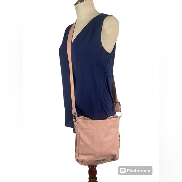 Steve Madden Soft Pink Faux Leather Crossbody bottom zip reptile detail. - Picture 1 of 15